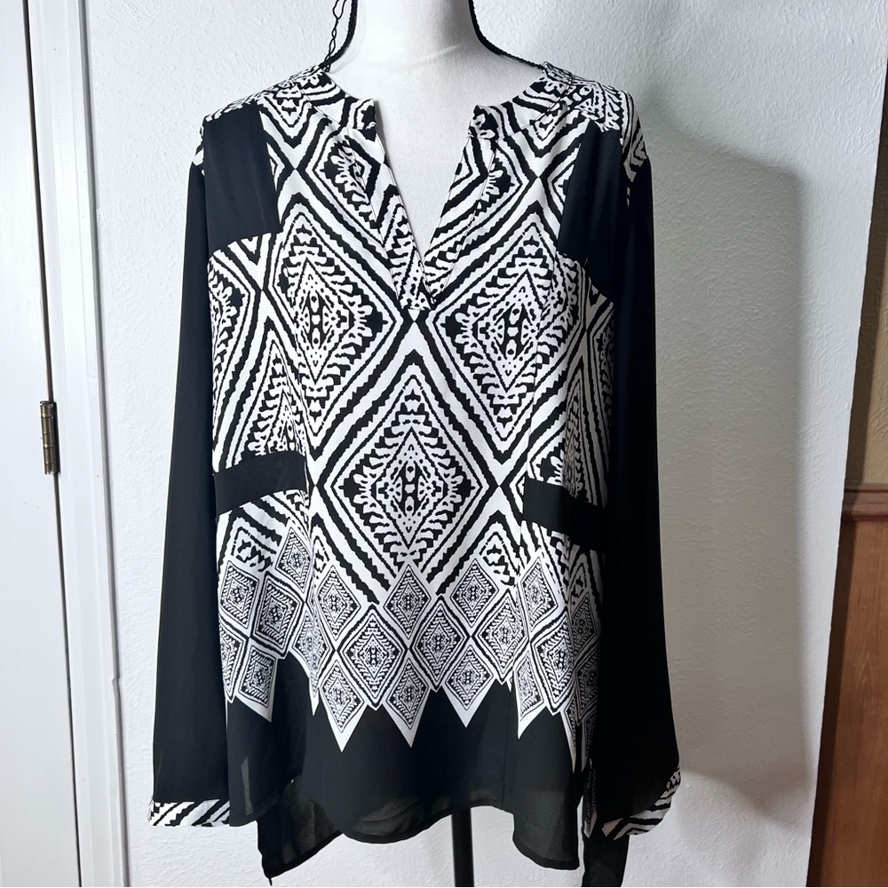 Chico's Black and White Geometric Patterned Tunic